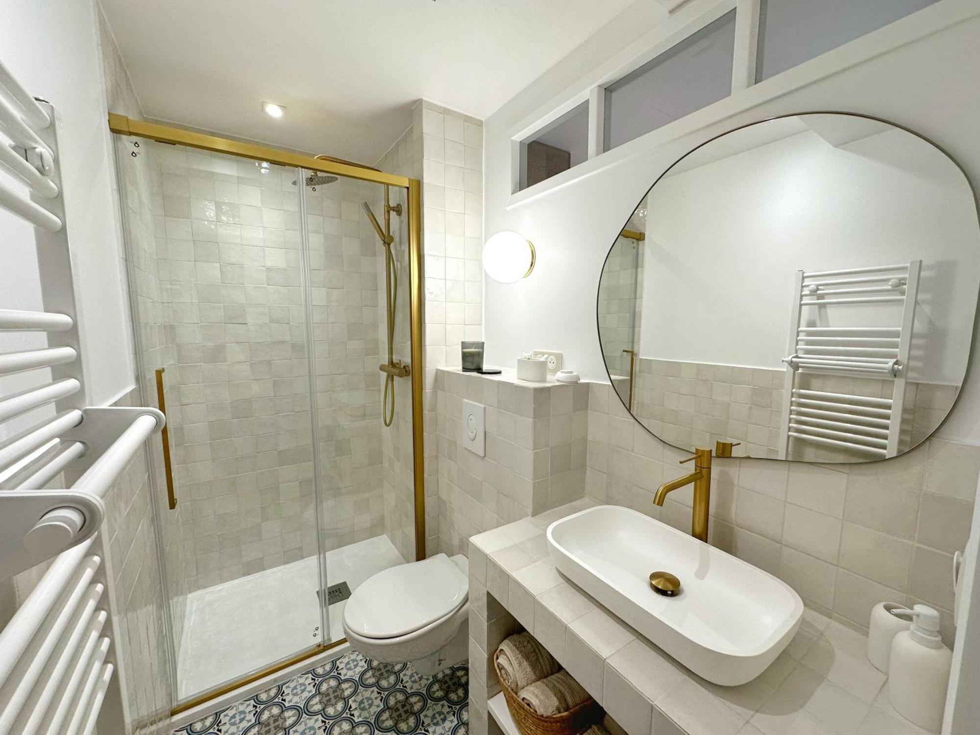 La Maison Cavet 5 Appartements De Standing Au Coeur Du Village Sanary-sur-Mer Luaran gambar