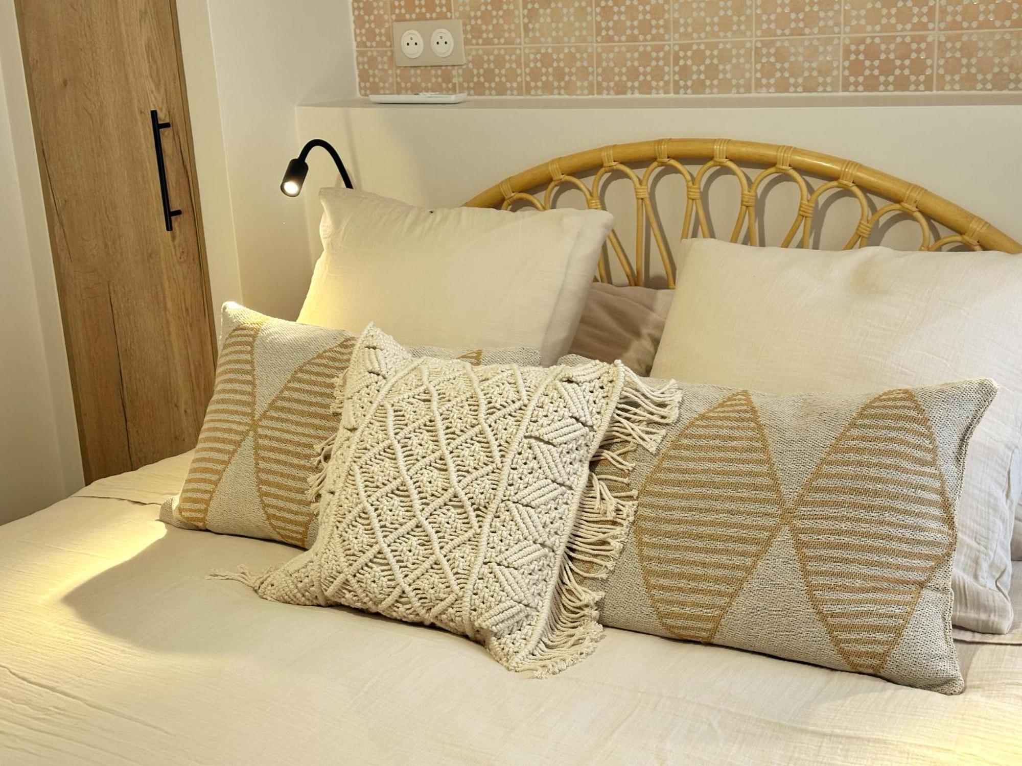 La Maison Cavet 5 Appartements De Standing Au Coeur Du Village Sanary-sur-Mer Luaran gambar